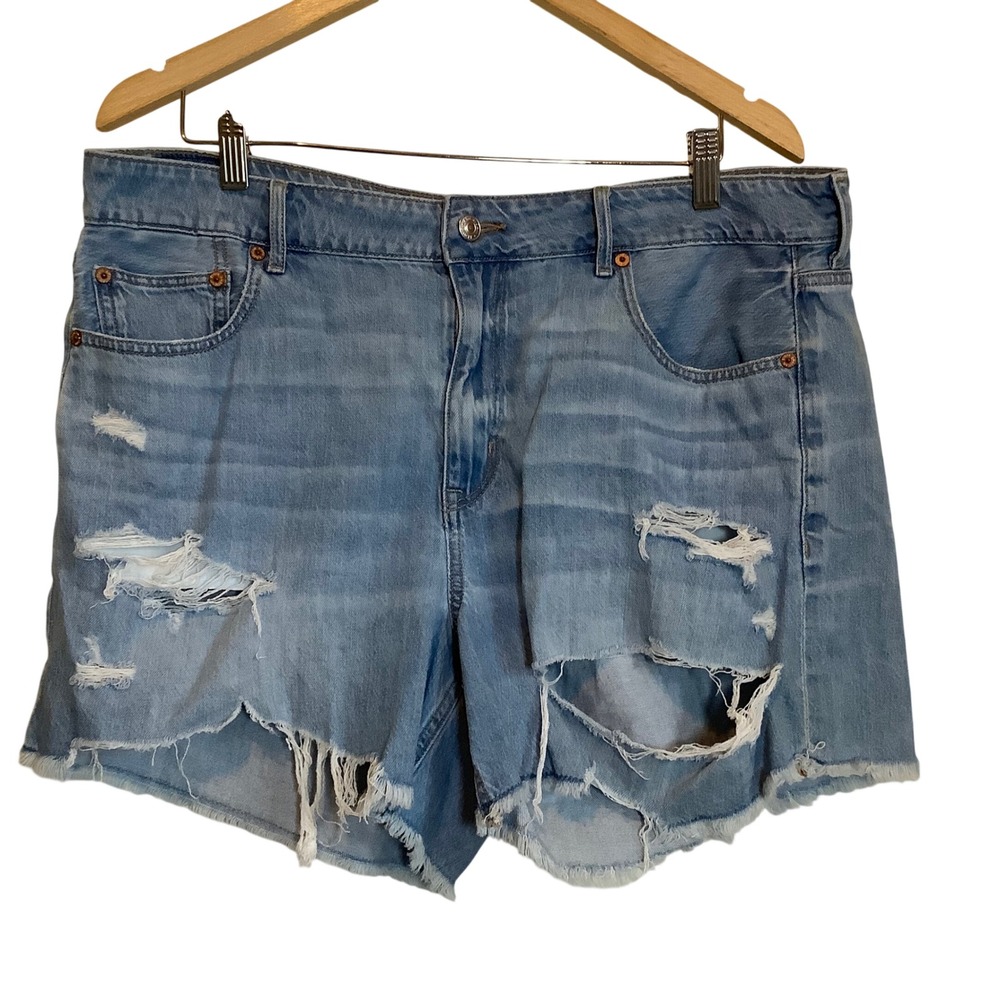 American Eagle Distressed Denim Shorts Light Wash Raw Hem Women SZ 16 Destroyed